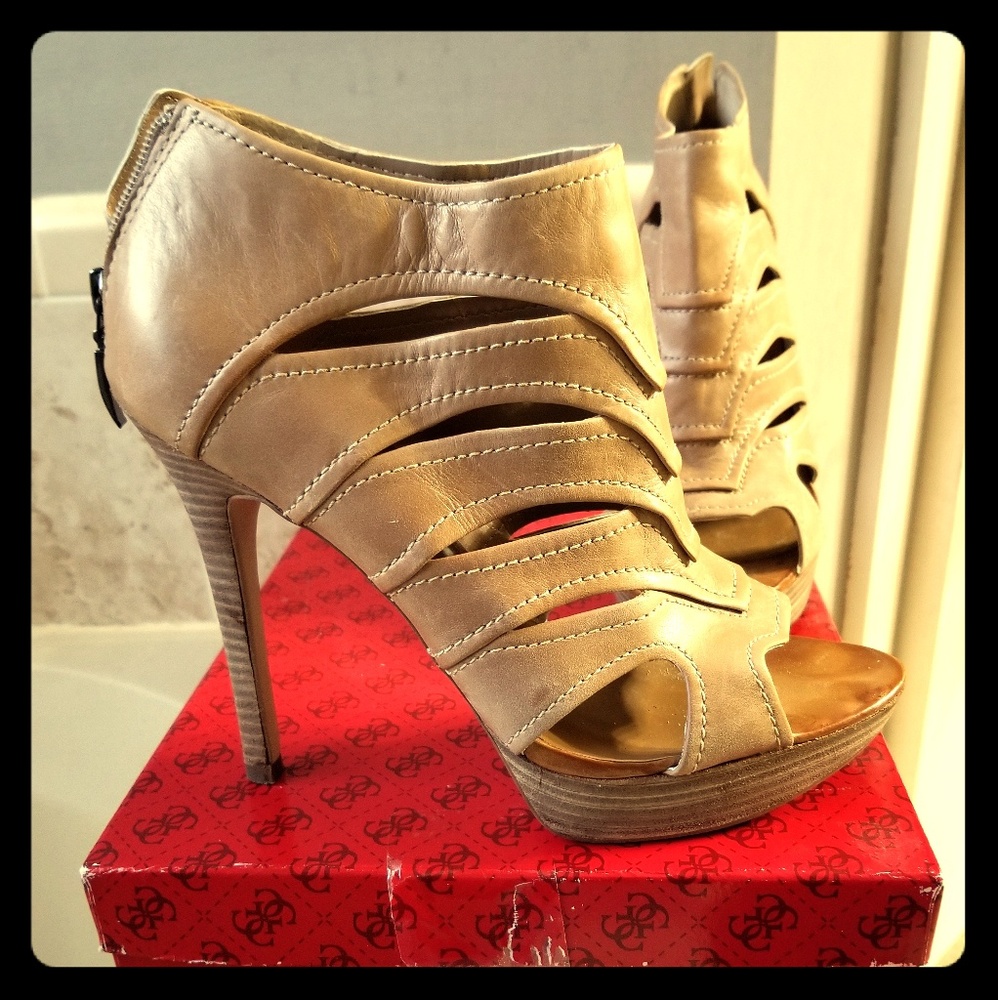 Guess Beratto Size 10